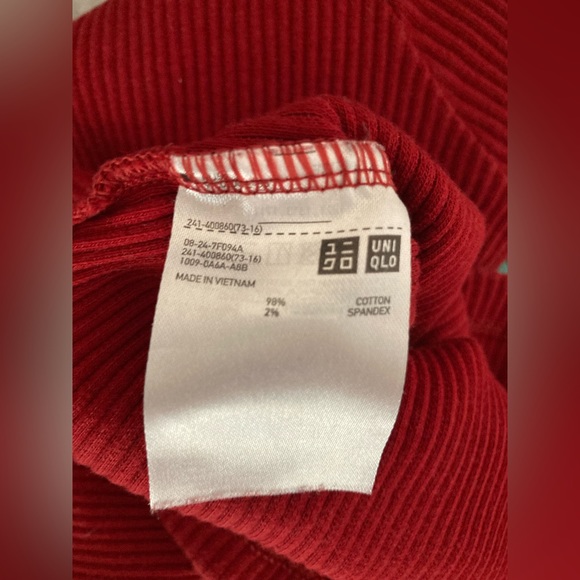 uniqlo red sweater - Picture 4 of 4
